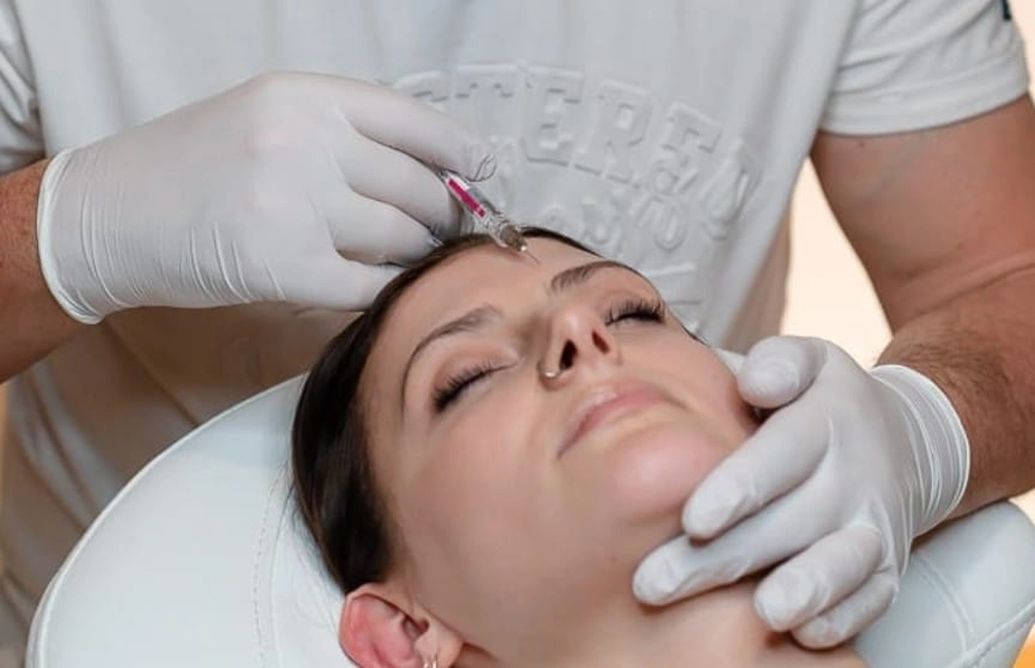 Unterspritzung mit Hyaluron, Ovchinnikova, You are Beauty, Exzellenz, Anspruchshaut, Hautexperte, Wirkstoffkosmetik ,IMMER JITSI You are Beauty – Schönheitsstudio - Faltenunterspritzung mit Hyaluron